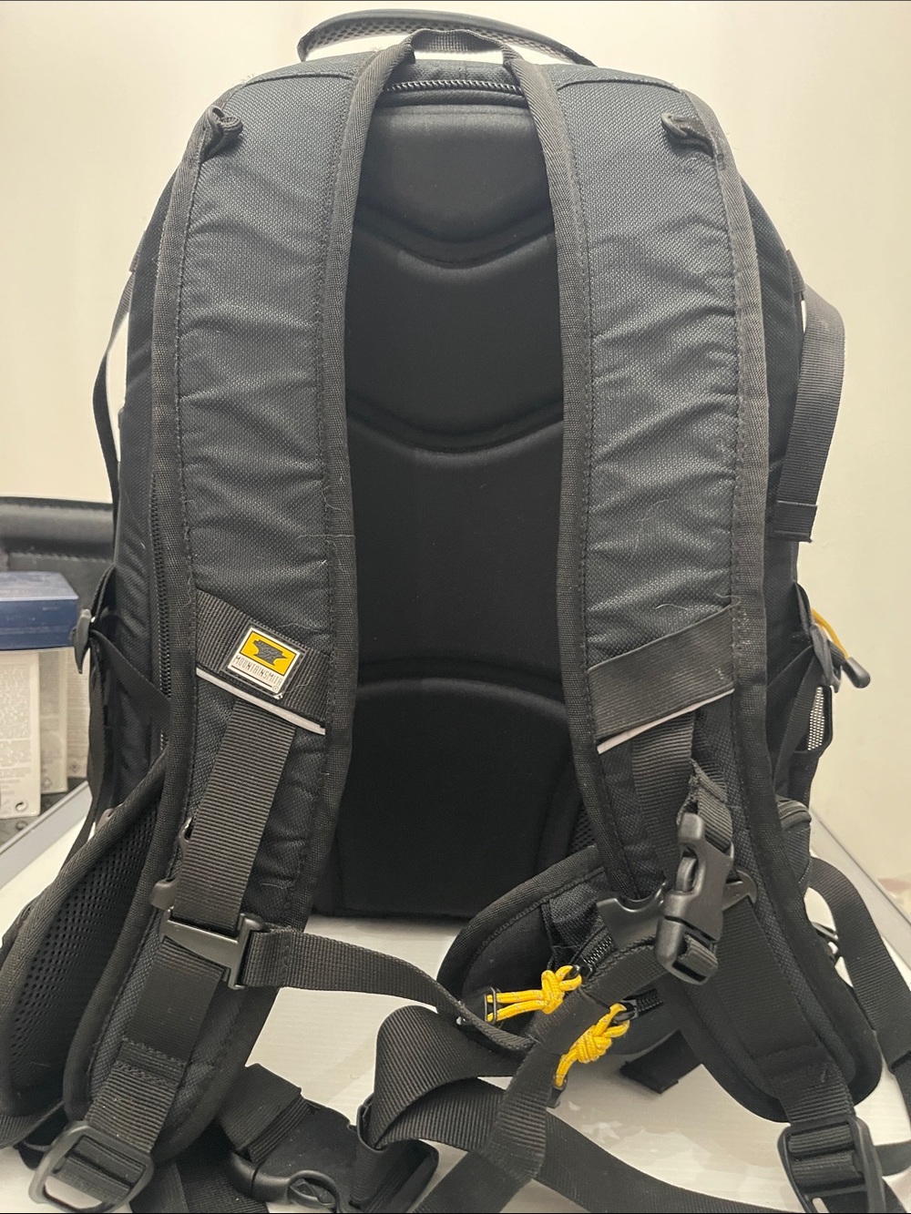 MOUNTAINSMITH PARALLAX CAMERA BACKPACK BLACK SIZE LARGE - Picture 2 of 15